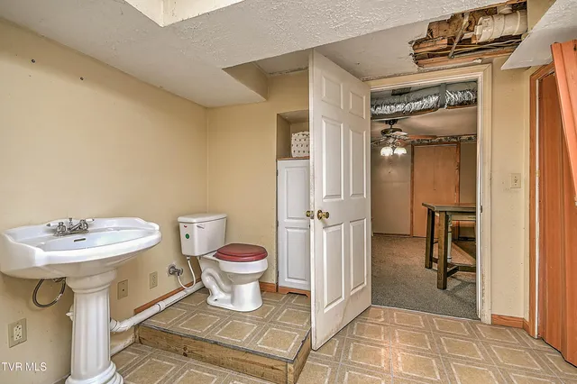 $239,900 | 16153 Baytree Road, Bristol, VA 24202