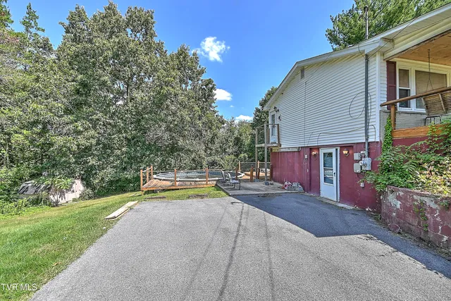 $239,900 | 16153 Baytree Road, Bristol, VA 24202