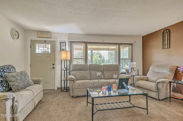 $239,900 | 16153 Baytree Road, Bristol, VA 24202