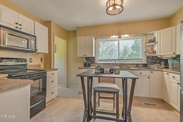 $239,900 | 16153 Baytree Road, Bristol, VA 24202