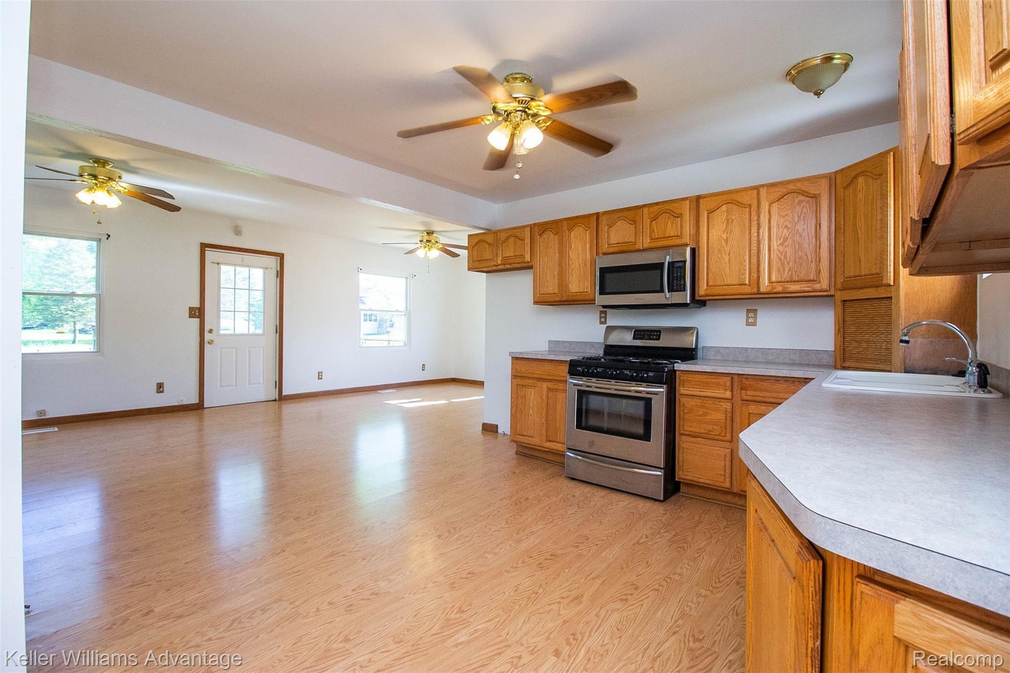 29541 King Road Romulus, MI 48174 - Photo 8 of 43 9.jpg