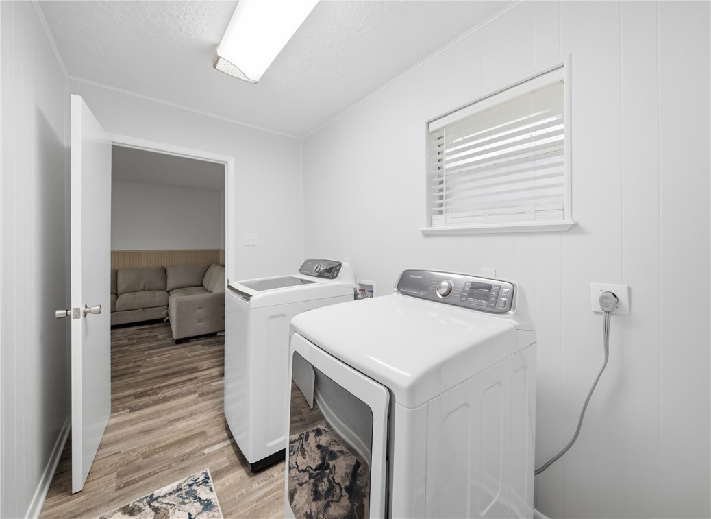 415 West Decherd Street Franklin, TX 77856 - Photo 12 of 28 a utility room with dryer and washer