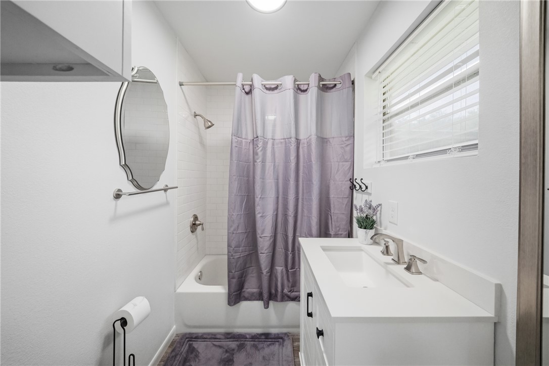 415 West Decherd Street Franklin, TX 77856 - Photo 16 of 28 a bathroom with a sink a toilet and shower