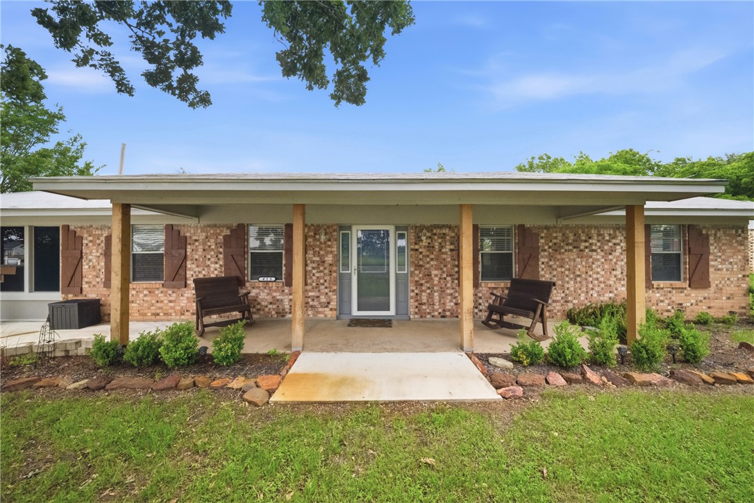 415 West Decherd Street Franklin, TX 77856 - Photo 23 of 28 front view of a house with a yard