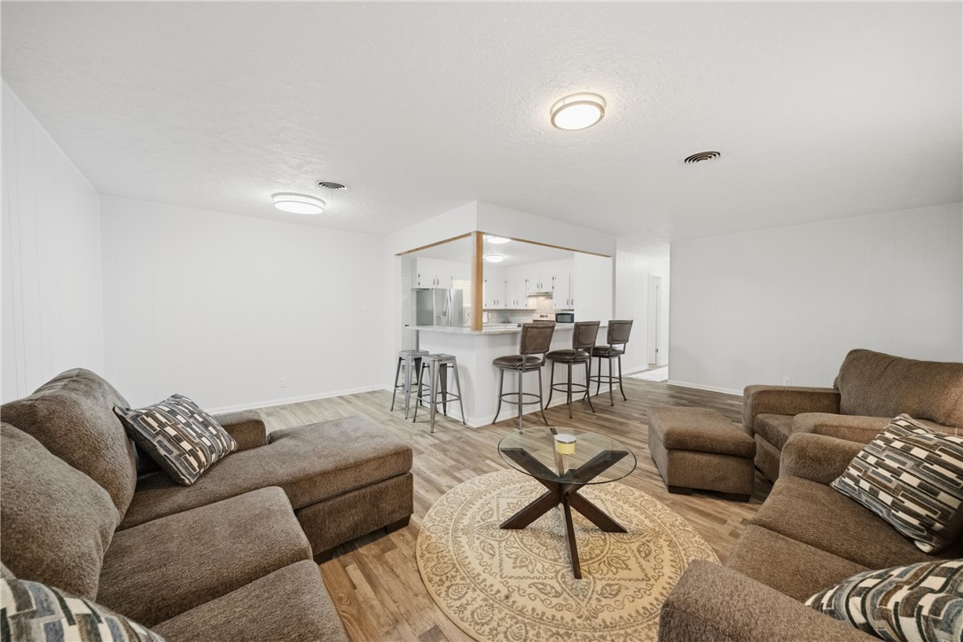 415 West Decherd Street Franklin, TX 77856 - Photo 6 of 28 a living room with furniture and a large window