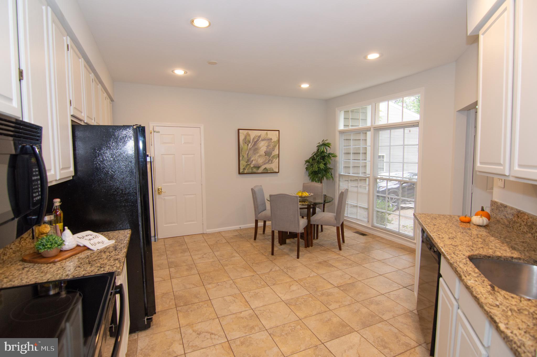11415 Hollow Timber Way Reston, VA 20194 - Photo 12 of 50 Kitchen / Breakfast Room