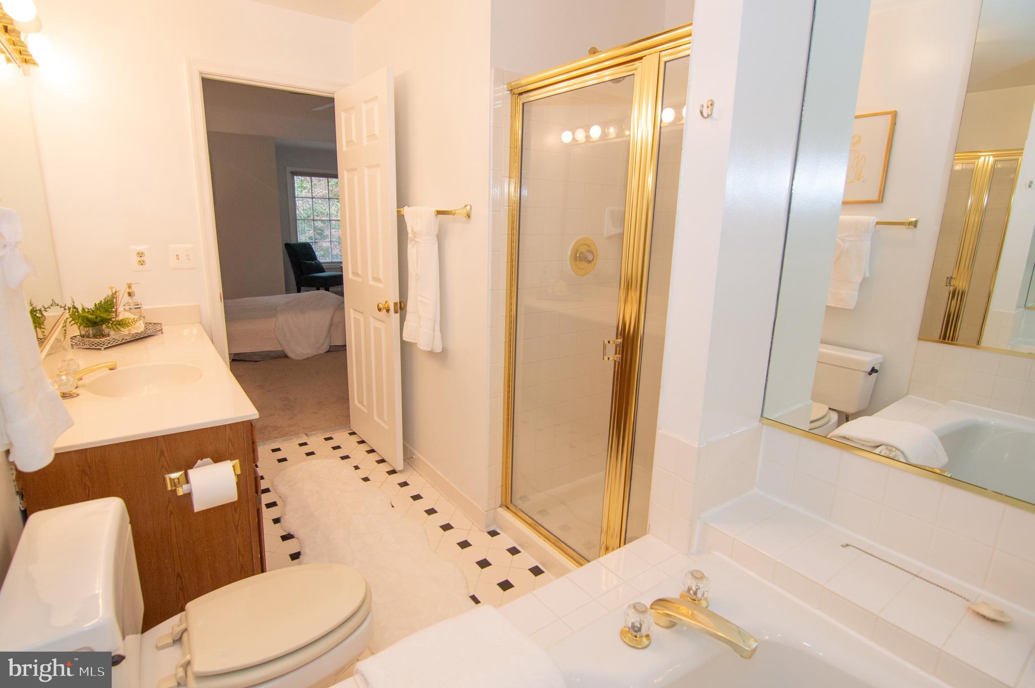 11415 Hollow Timber Way Reston, VA 20194 - Photo 32 of 50 Upper Level Primary Bath