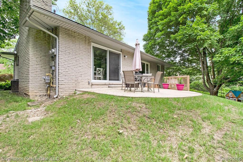 16527 Riverside Street Livonia, MI 48154 - Photo 37 of 42 Gallery Image 37