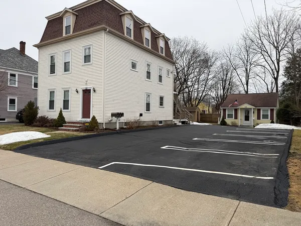 $1,800 | 106-108 Union Street, Unit 3, Mansfield, MA 02048