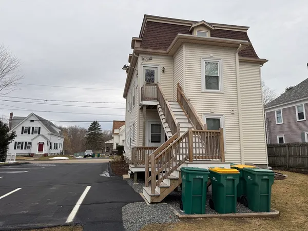 $1,800 | 106-108 Union Street, Unit 3, Mansfield, MA 02048