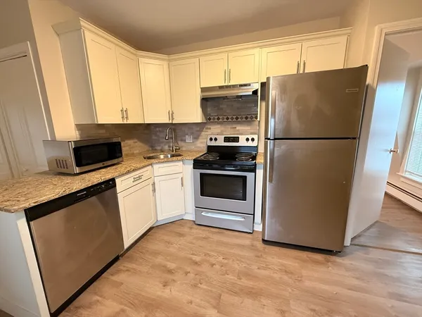 $1,800 | 106-108 Union Street, Unit 3, Mansfield, MA 02048