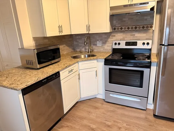 $1,800 | 106-108 Union Street, Unit 3, Mansfield, MA 02048