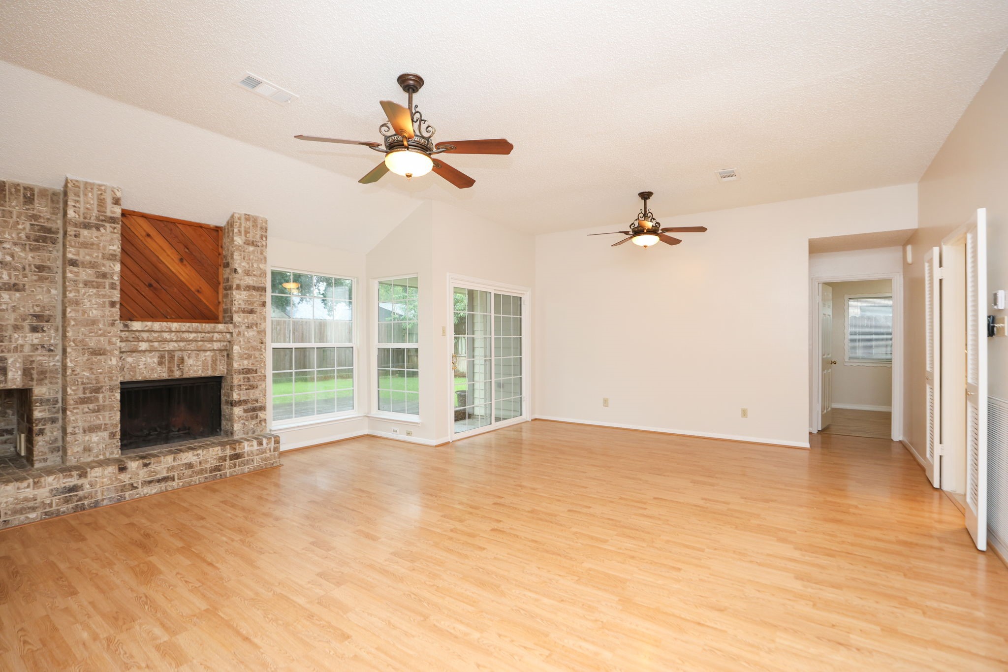 11947 Paddock Way Houston, TX 77065 - Photo 3 of 16 Lots of space and low maintenance flooring.