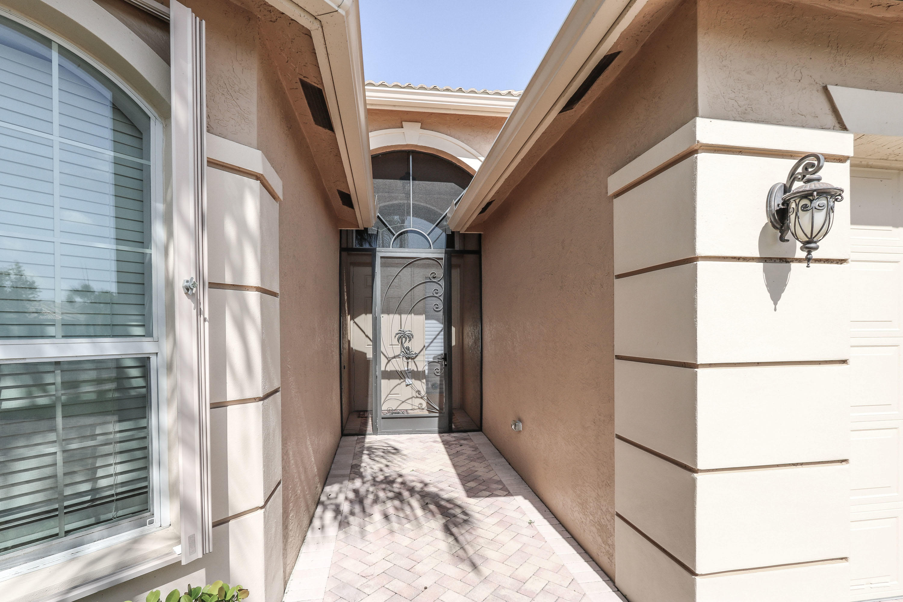 10579 Regatta Ridge Road Boynton Beach, FL 33473 - Photo 5 of 30 COVERED BIRDCAGE ENTRY