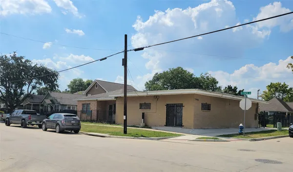 $398,000 | 7846 Dayton Street, Houston, TX 77012