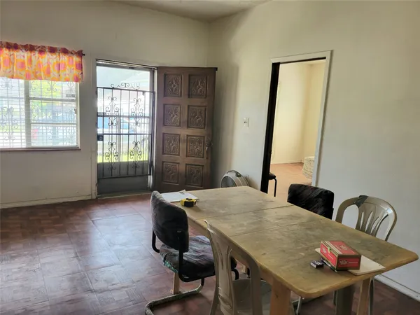 $398,000 | 7846 Dayton Street, Houston, TX 77012