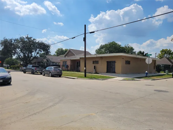 $398,000 | 7846 Dayton Street, Houston, TX 77012