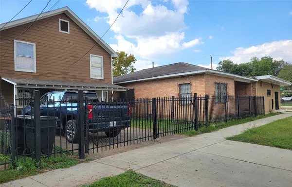 $398,000 | 7846 Dayton Street, Houston, TX 77012
