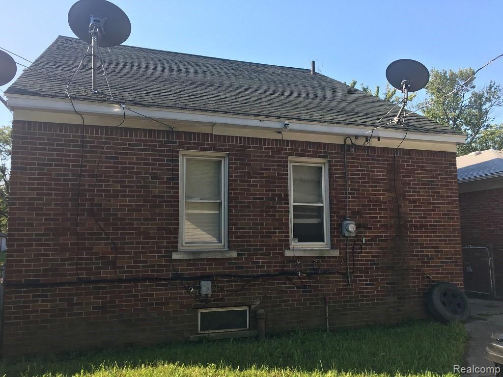 15045 Rochelle Avenue Detroit, MI 48205 - Photo 4 of 5 Rear Resized.jpg