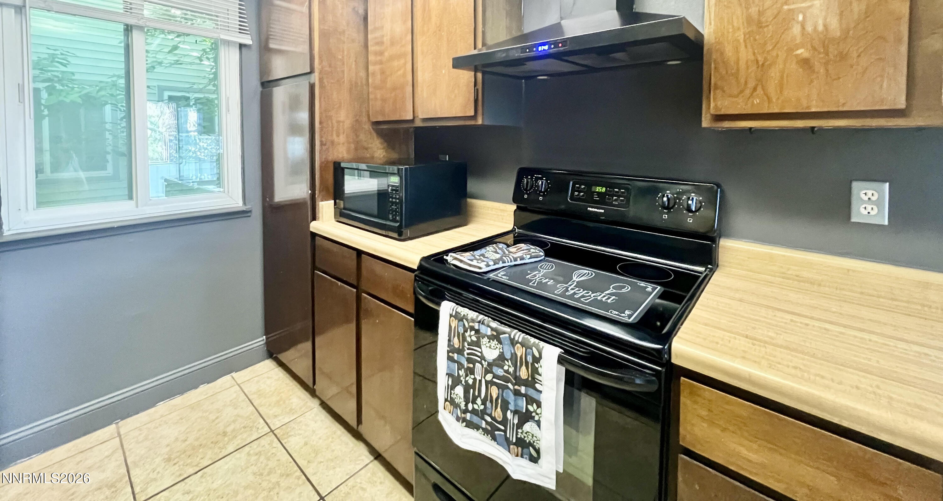 2125 Roundhouse Road Sparks, NV 89431 - Photo 8 of 23 2125 Roundhouse Kitchen stage 2