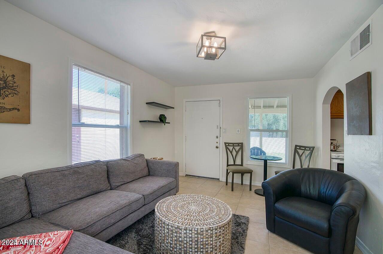 502 West Roma Avenue, Unit B Phoenix, AZ 85013 - Photo 7 of 15