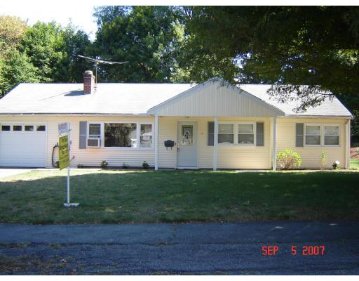 a view of a yard in front of a house