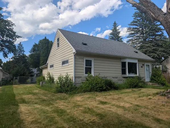 $450,000 | 527 Emil Avenue, Shoreview, MN 55126