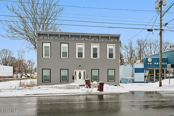 $1,595 | 1368 Central Avenue, Unit 3, Colonie, NY 12205