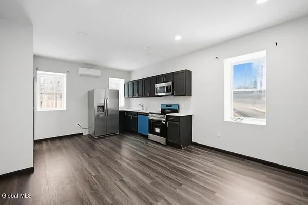 $1,595 | 1368 Central Avenue, Unit 3, Colonie, NY 12205