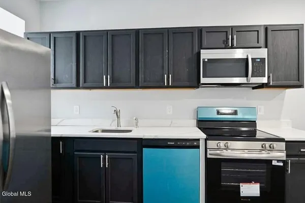 $1,595 | 1368 Central Avenue, Unit 3, Colonie, NY 12205