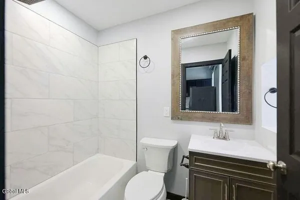 $1,595 | 1368 Central Avenue, Unit 3, Colonie, NY 12205