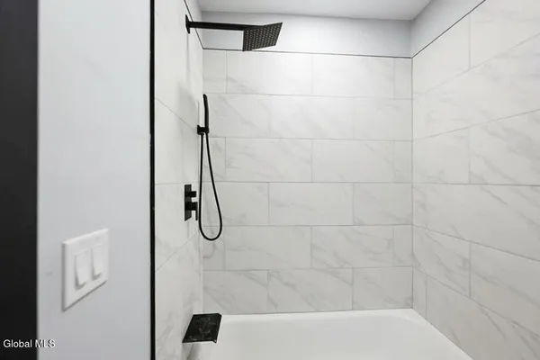 $1,595 | 1368 Central Avenue, Unit 3, Colonie, NY 12205