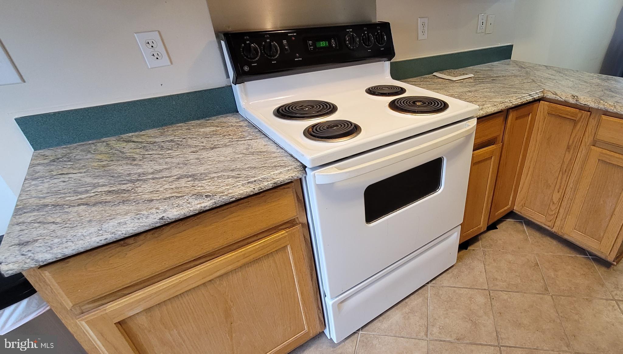 356 Main Street, Unit 300 Gaithersburg, MD 20878 - Photo 4 of 23 Modern kitchen with sleek countertops.