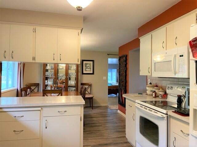 3785 Old Military Road Central Point, OR 97502 - Photo 7 of 26 kitchen1