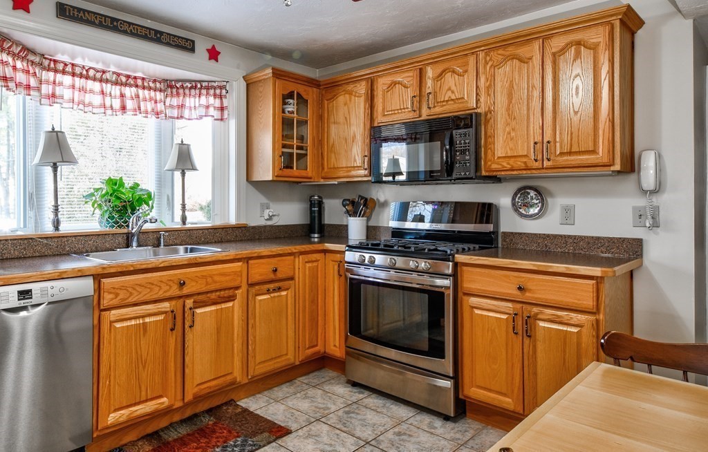 30 Pilgrim Road Natick, MA 01760 - Photo 2 of 22 Gallery Image 2