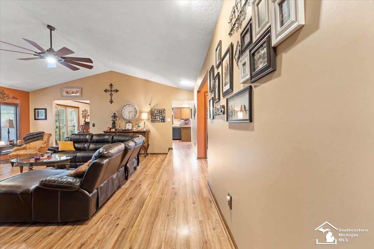 22077 Middlebelt Road New Boston, MI 48164 - Photo 10 of 41
