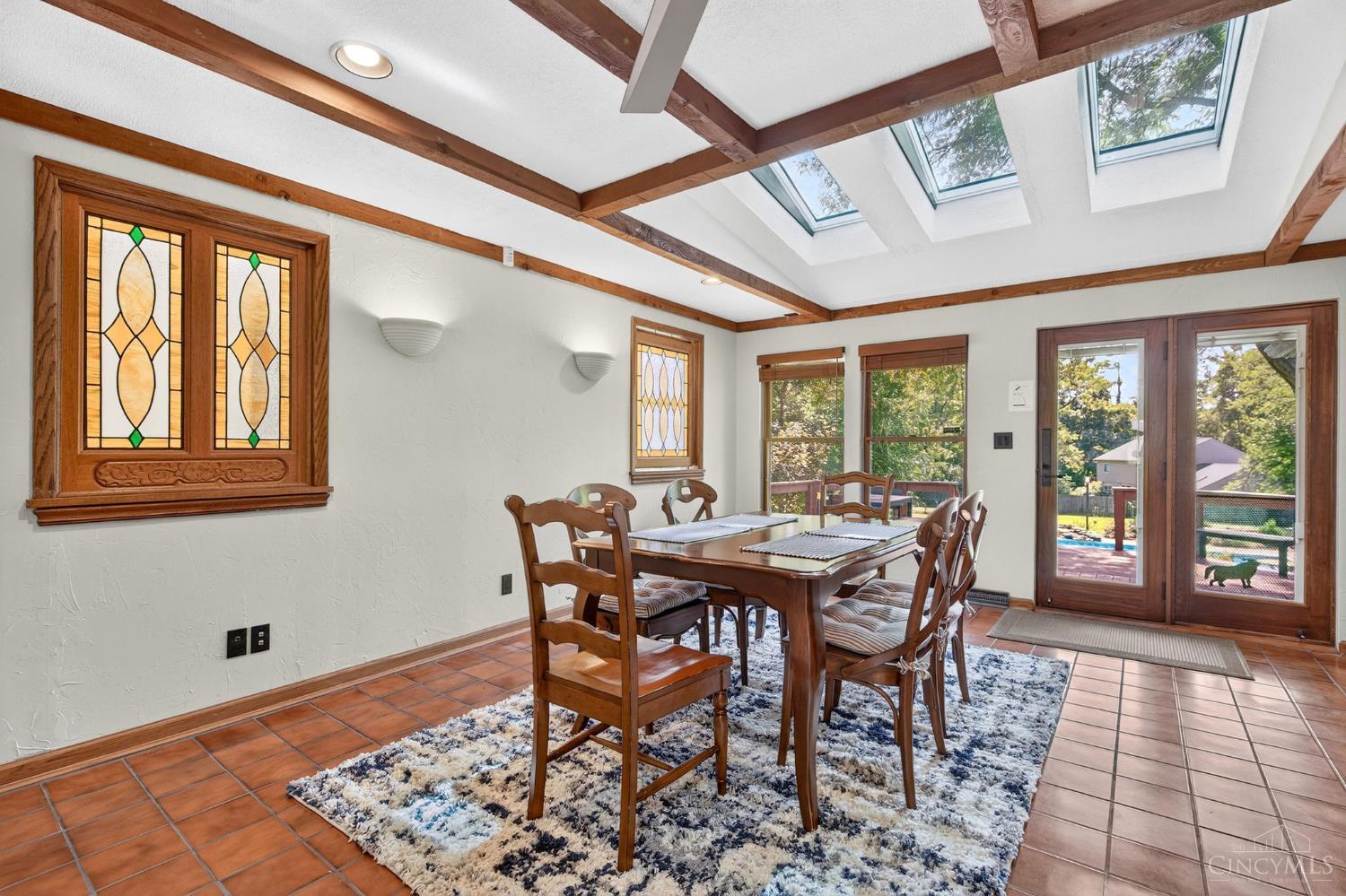 7877 State Road Cincinnati, OH 45255 - Photo 21 of 53 Dining area/ Family room