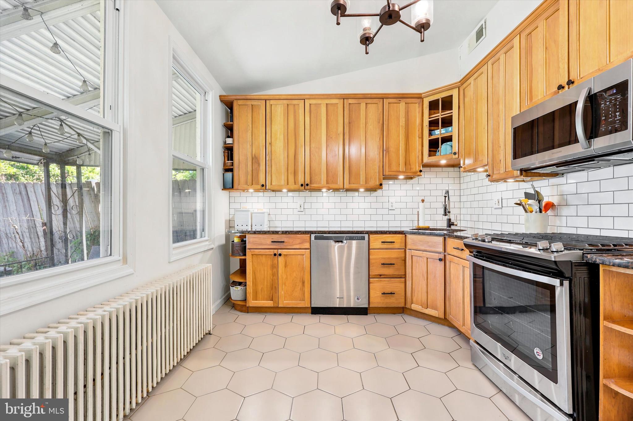 184 Conarroe Street Philadelphia, PA 19127 - Photo 13 of 35