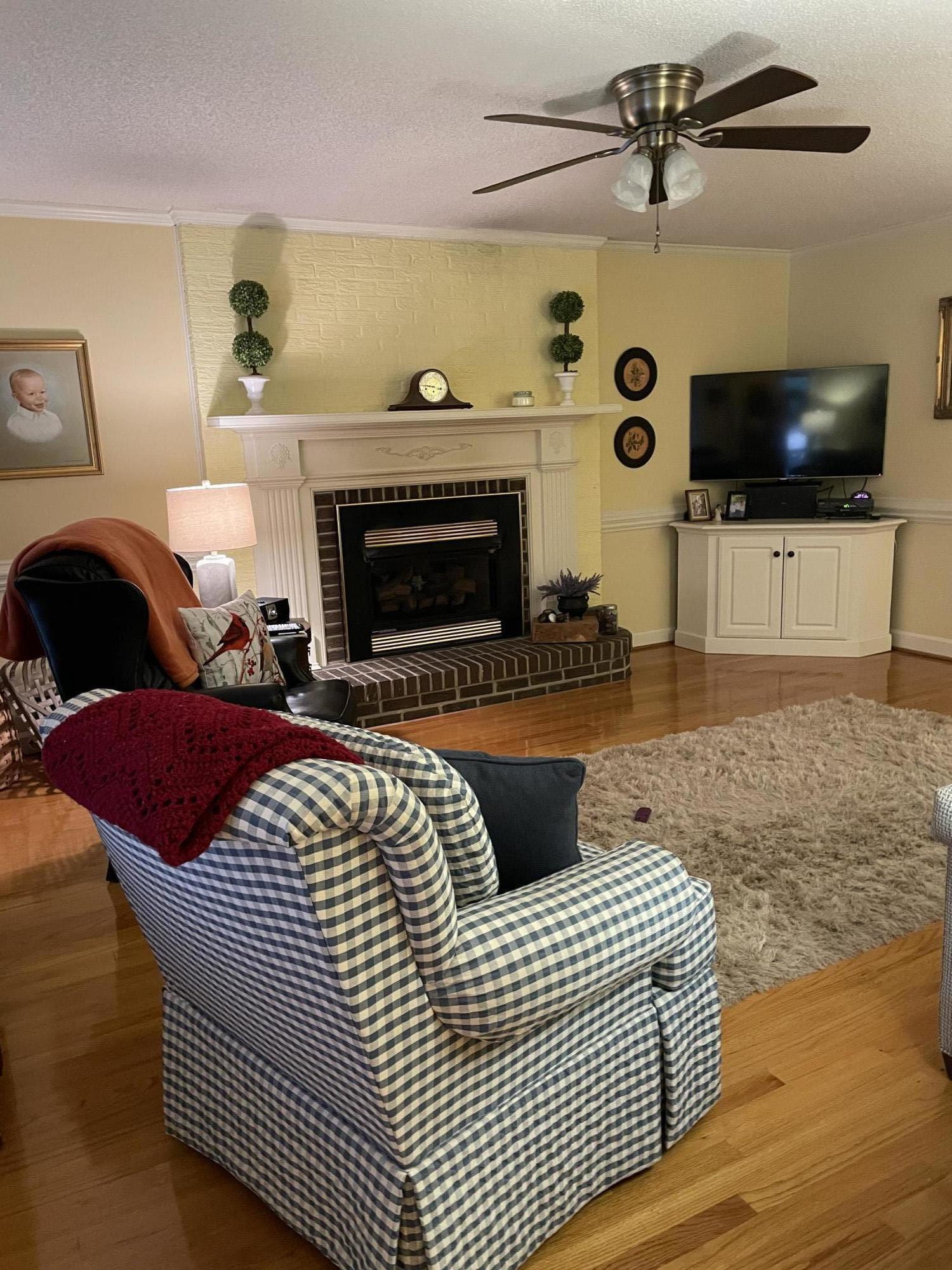 1432 Indiantown Road Kingstree, SC 29556 - Photo 4 of 22 Living Room