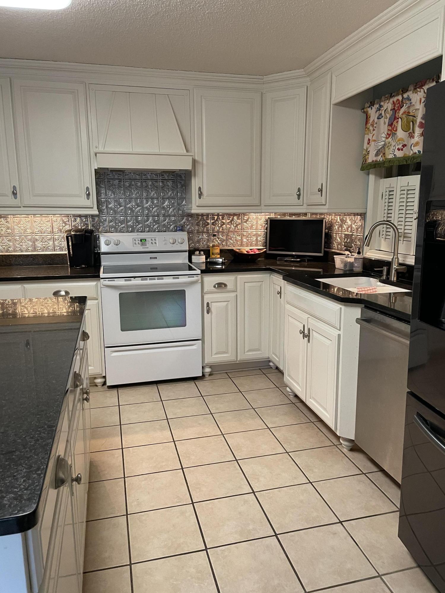 1432 Indiantown Road Kingstree, SC 29556 - Photo 6 of 22 Kitchen