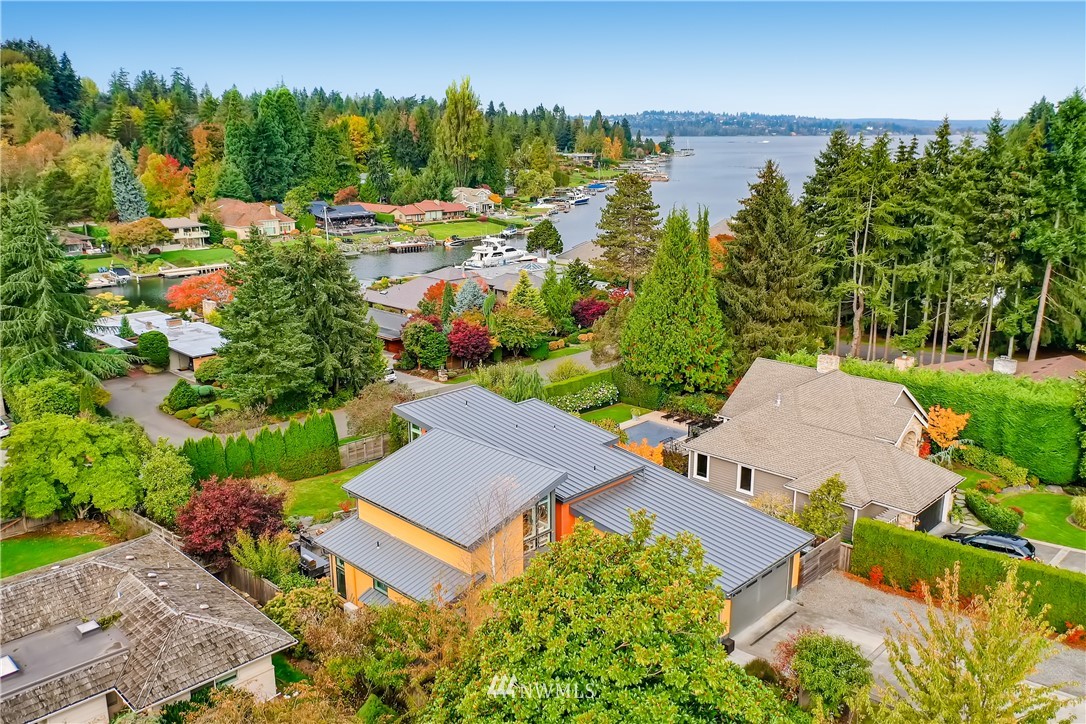 3023 Hunts Point Circle Hunts Point, WA 98004 - Photo 2 of 35 Gallery Image 2