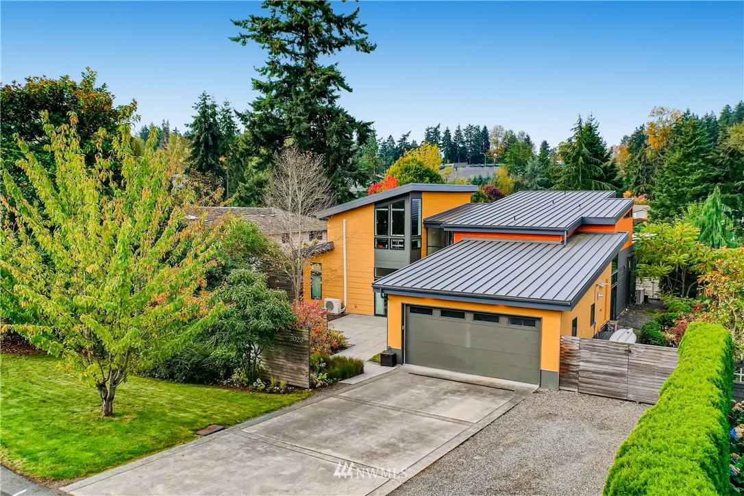 3023 Hunts Point Circle Hunts Point, WA 98004 - Photo 3 of 35 Gallery Image 3