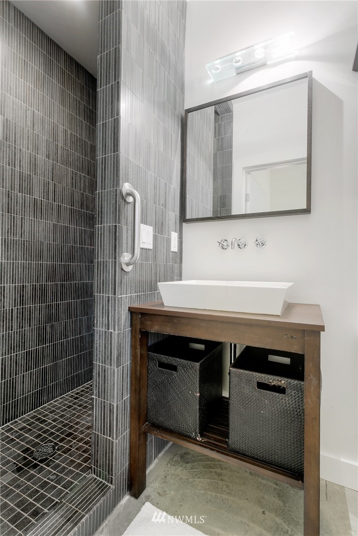 3023 Hunts Point Circle Hunts Point, WA 98004 - Photo 21 of 35 Gallery Image 21