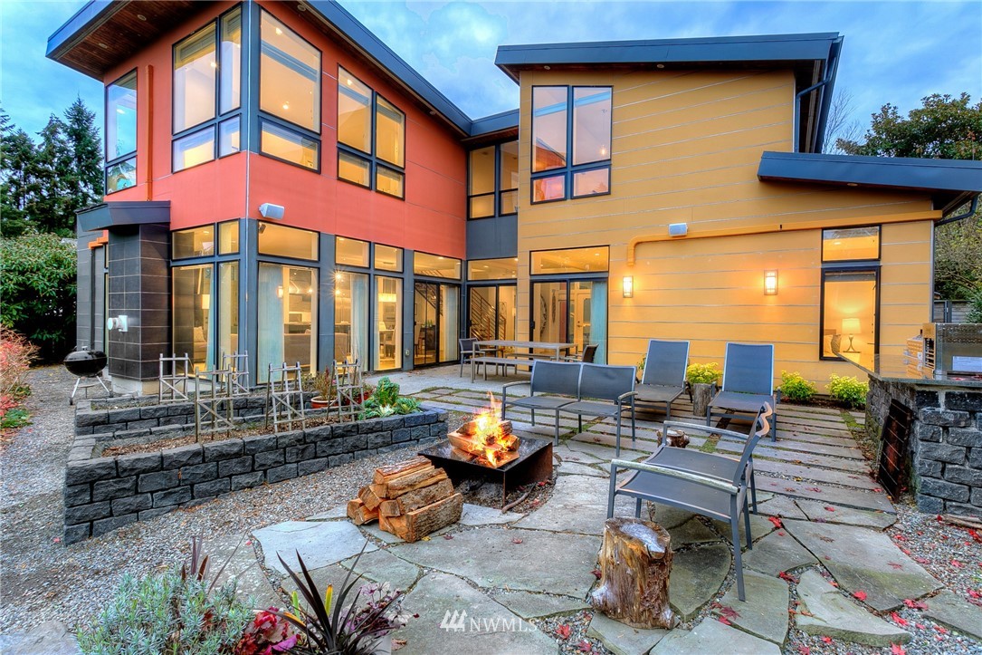 3023 Hunts Point Circle Hunts Point, WA 98004 - Photo 4 of 35 Gallery Image 4