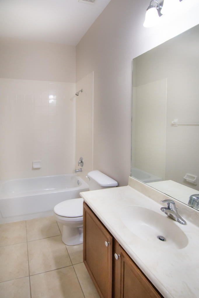 106 Tallow Trail Jupiter, FL 33458 - Photo 19 of 22 106T.19
