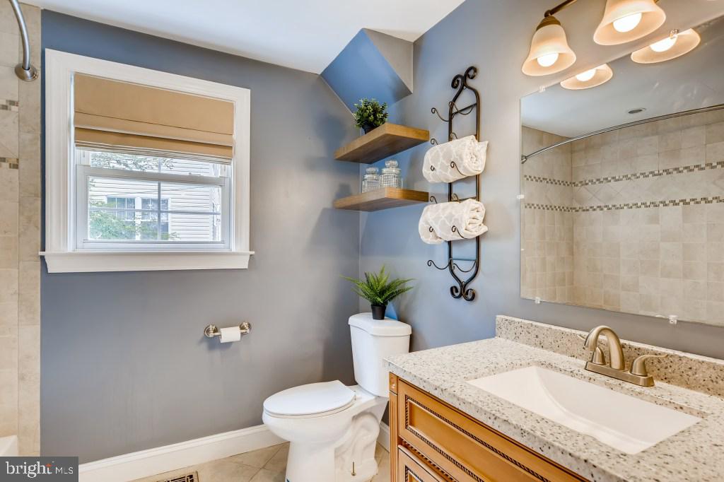 8126 Dalesford Road Baltimore, MD 21234 - Photo 11 of 26 Main level full bath is a dream!