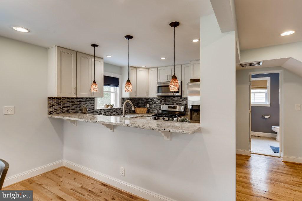 8126 Dalesford Road Baltimore, MD 21234 - Photo 7 of 26 Entertainers dream with bar-height counter