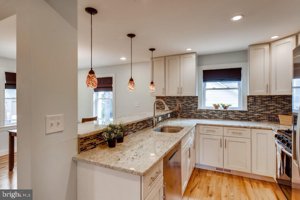 8126 Dalesford Road Baltimore, MD 21234 - Photo 10 of 26 Look at that back splash!