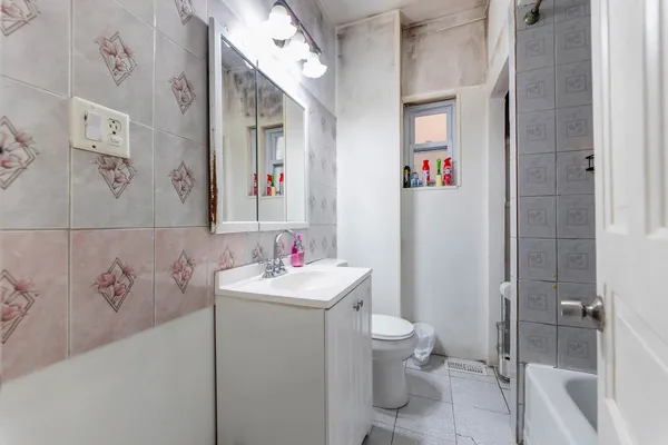 $720,000 | 3651 South Wood Street, Chicago, IL 60609