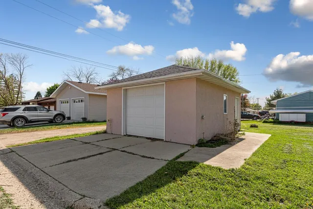 $205,000 | 205 2nd Street Southwest, Blooming Prairie, MN 55917